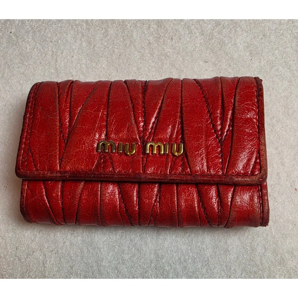 Authentic Miu Miu Vintage Matelassé Leather 6-Ring Key Holder